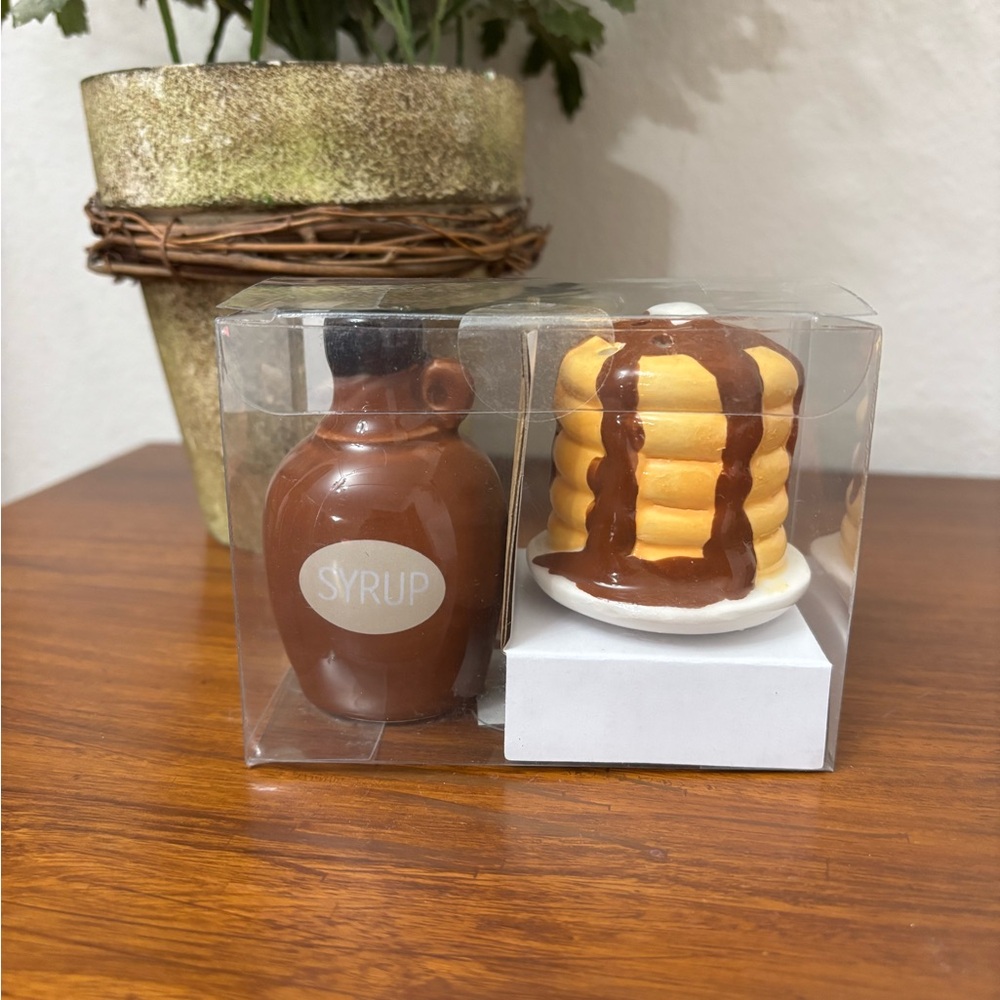 RETRO POP ART SALT & PEPPER SHAKER SET PANCAKES & MAPLE SYRUP WHIMSICAL KITSCH